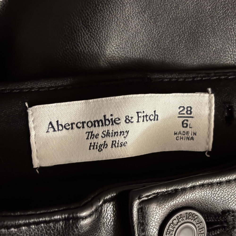 Abercrombie & Fitch Black The Skinny High Rise Faux Leather Pants Size 6 Long - Picture 4 of 5